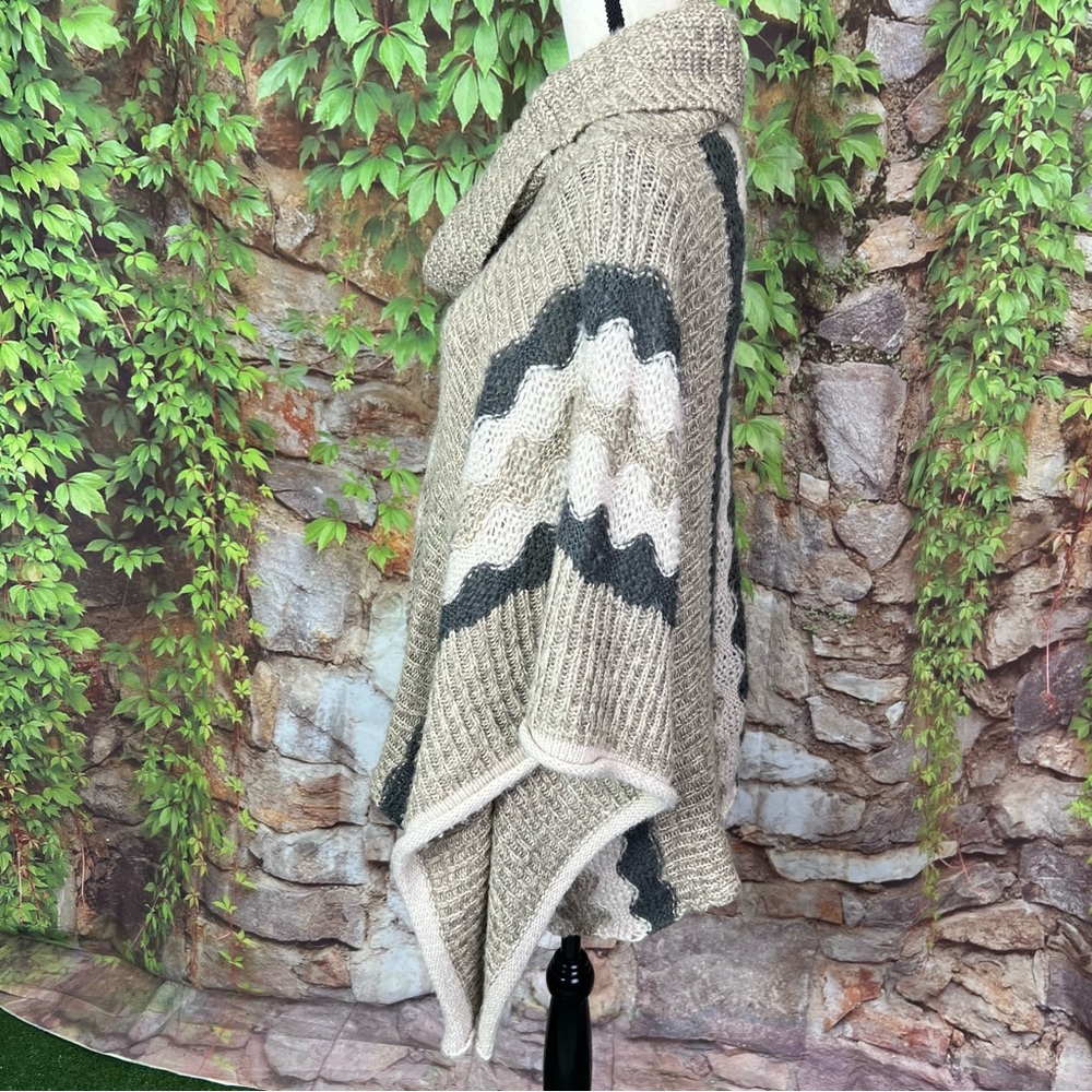 KEREN HART Boho Festival Oatmeal and Tan Cozy Wool Blend Cowl Neck Poncho, S/M - Picture 7 of 12